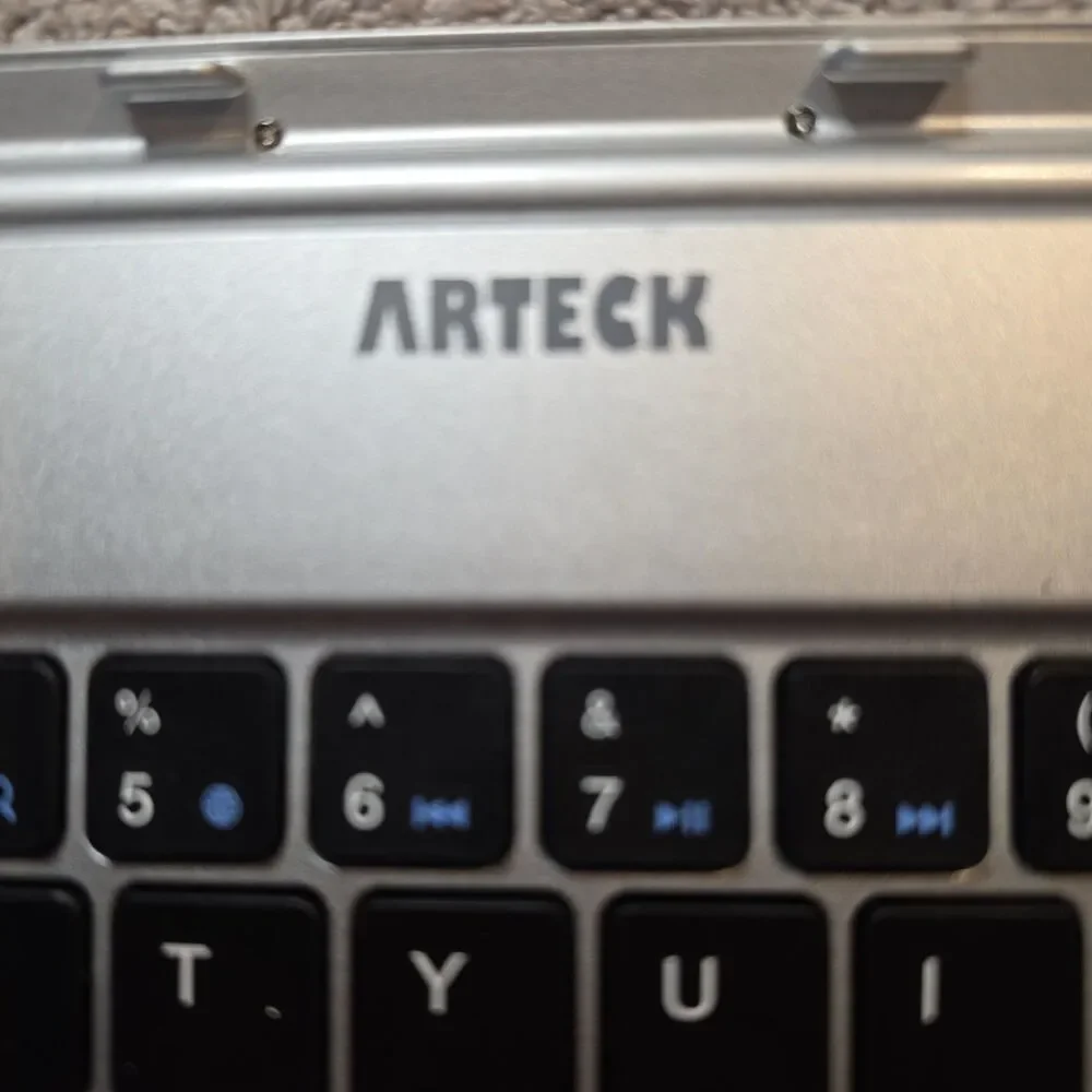 Arteck HB328T Bluetooth Keyboard With Touch Pad For Ipad